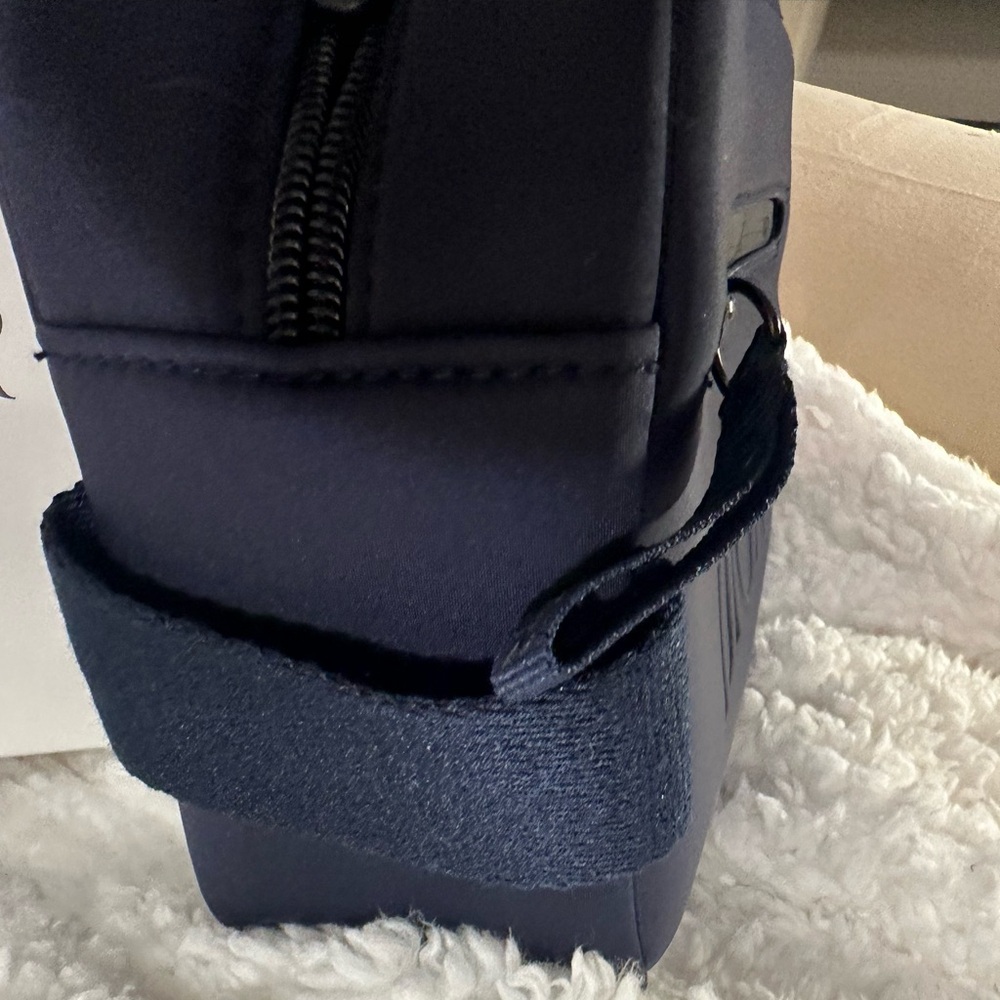 NIB Dior Men's Deep Blue Scuba Material Toiletry Dopp Kit - Picture 6 of 16